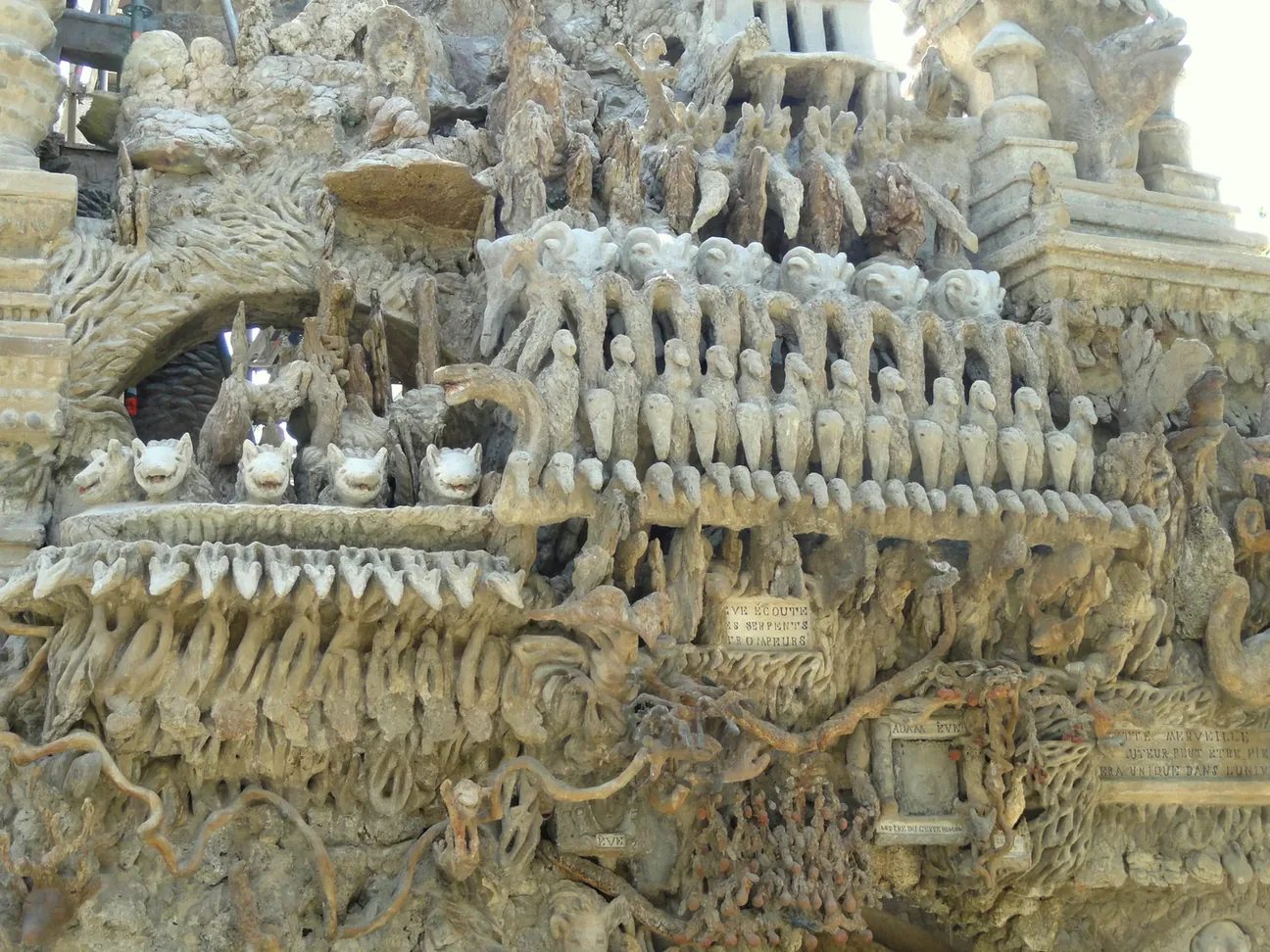 Rows of bird-like reliefs, animals, pebbles and projecting ledges on the richly worked Palais idéal facade