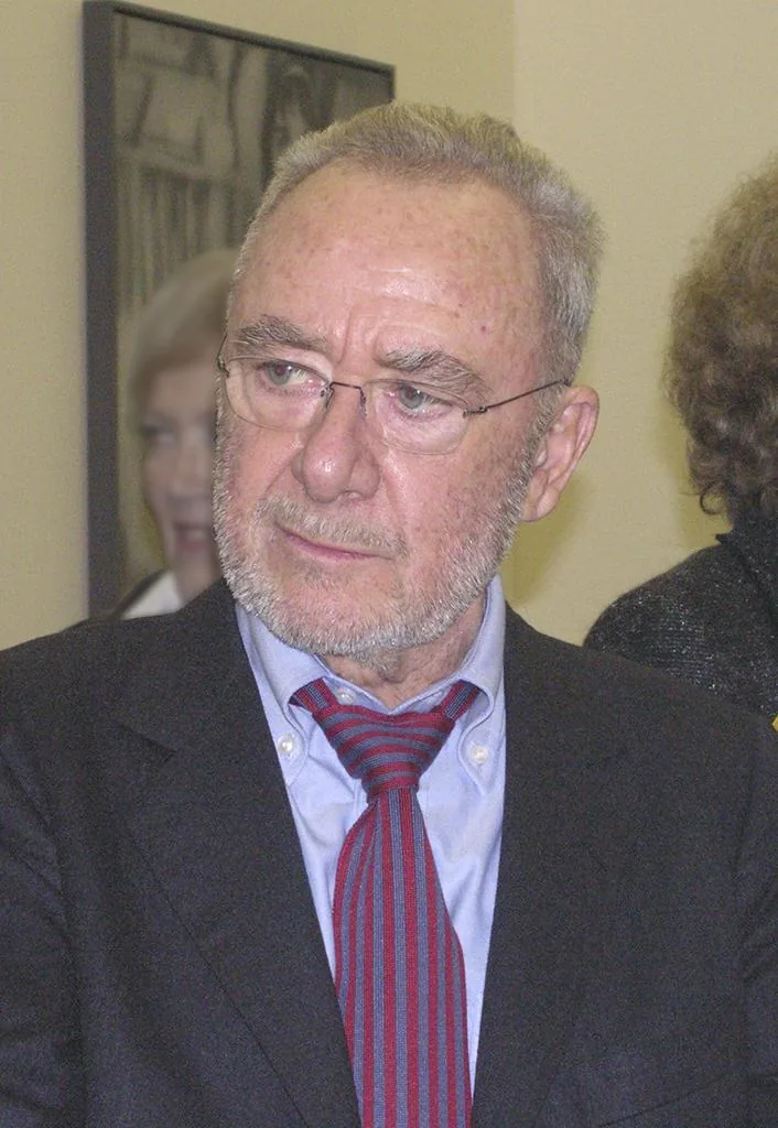 Gerhard Richter in a dark coat at the opening of his 2005 retrospective at K20 in Düsseldorf, among visitors