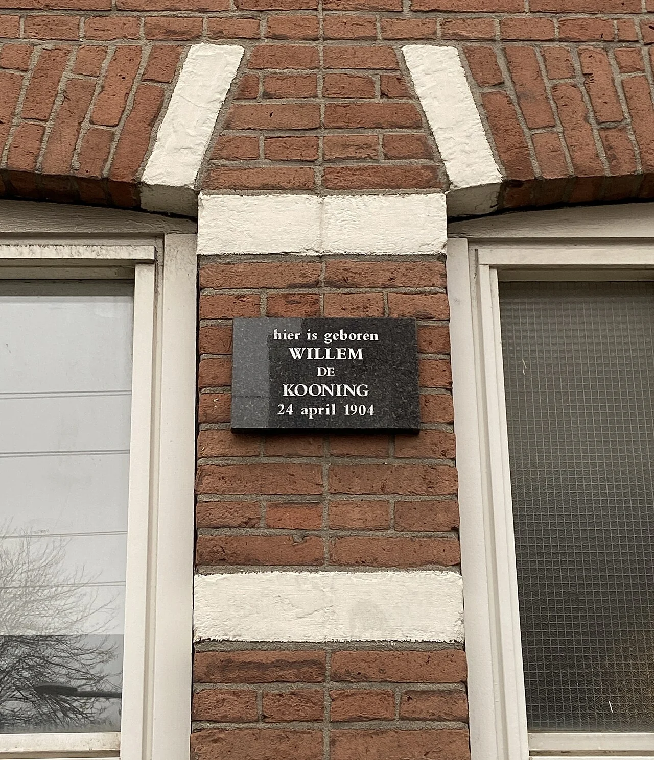 Brick facade with a memorial plaque marking Willem de Kooning's birthplace in Rotterdam